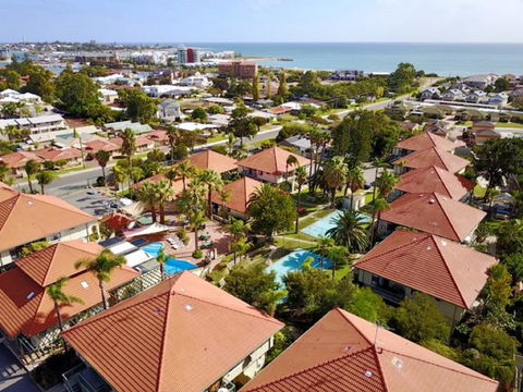 Mandurah Family Resort - Broome Tourism 0