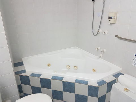 Mandurah Family Resort - Broome Tourism 2