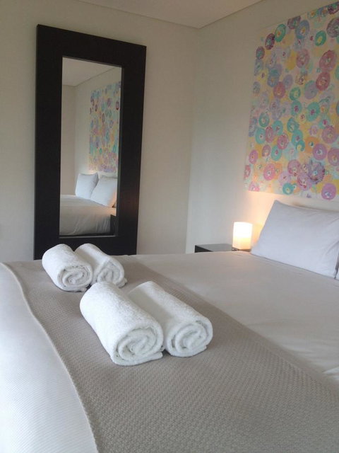The Roozen Residence - Broome Tourism 24