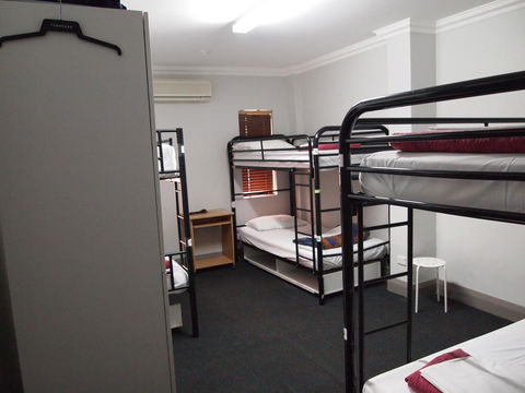 The Emperors Crown Hostel - Broome Tourism 4