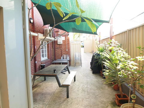 The Emperors Crown Hostel - Broome Tourism 17
