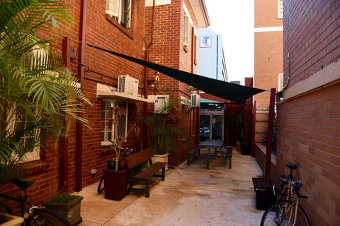 The Emperors Crown Hostel - Broome Tourism 10