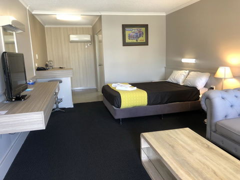 Dog Rock Motel - Broome Tourism 24
