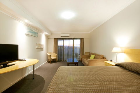 Dog Rock Motel - Broome Tourism 32