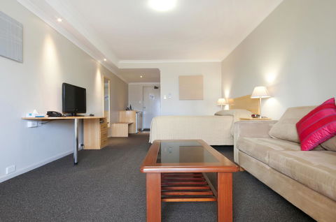 Dog Rock Motel - Broome Tourism 33