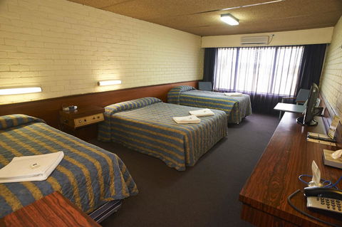 Dog Rock Motel - Broome Tourism 42