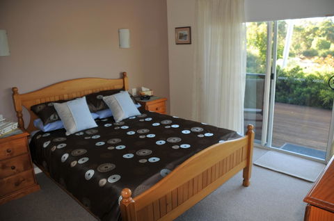 Glenelg On King Bed & Breakfast - Broome Tourism 24
