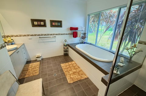 Glenelg On King Bed & Breakfast - Broome Tourism 3
