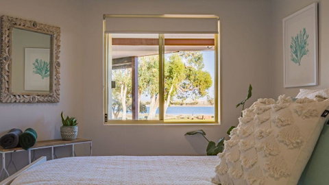 Starboard Views Kalbarri - River Front Apartment - Broome Tourism 5