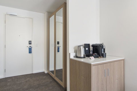 Metro Hotel Perth - Broome Tourism 1
