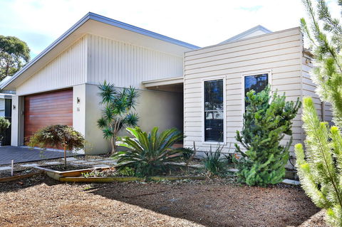 Calming Waters - Pet Friendly - Community Pool - Broome Tourism 37