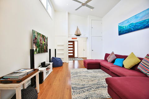 Calming Waters - Pet Friendly - Community Pool - Broome Tourism 3