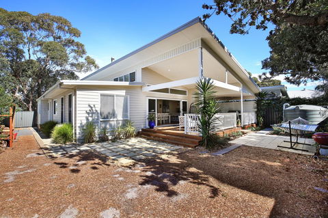 Calming Waters - Pet Friendly - Community Pool - Broome Tourism 32