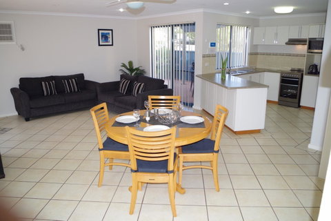 Kalbarri Blue Ocean Villas - Broome Tourism 5
