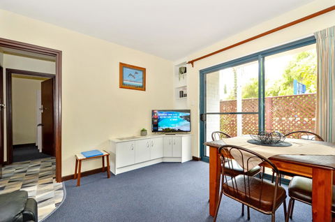 Dolphin Lodge Albany - Self Contained Apartments At Middleton Beach - Broome Tourism 27