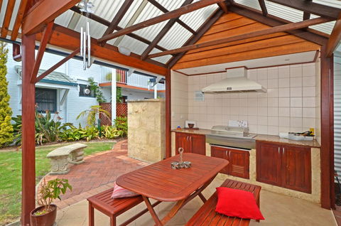 Dolphin Lodge Albany - Self Contained Apartments At Middleton Beach - Broome Tourism 18