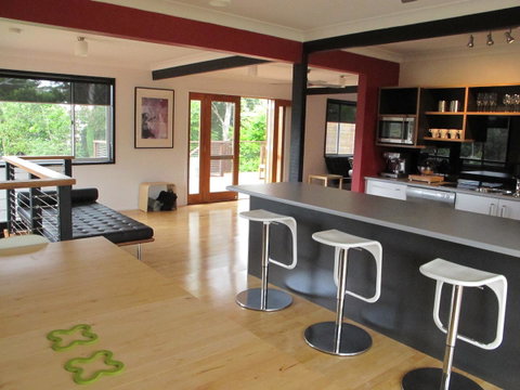 Pendeli Beach House - Broome Tourism 3