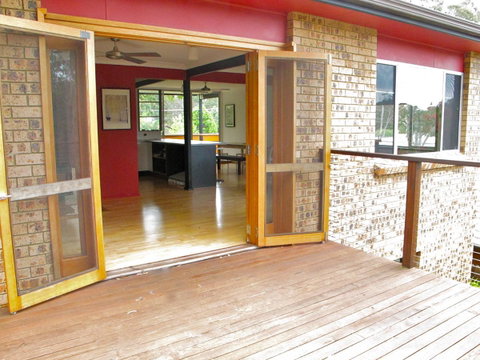 Pendeli Beach House - Broome Tourism 7