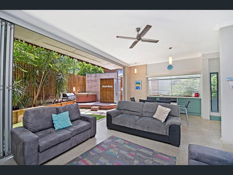 Crescent Head Spa Villa - Broome Tourism 13