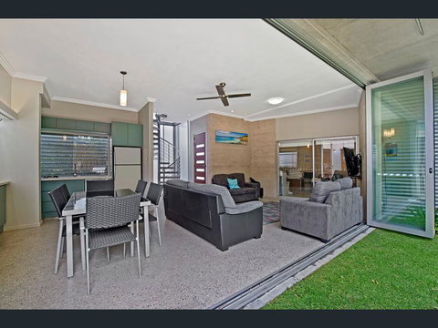 Crescent Head Spa Villa - Broome Tourism 9