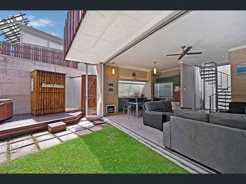 Crescent Head Spa Villa - Broome Tourism 10