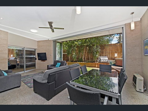 Crescent Head Spa Villa - Broome Tourism 12