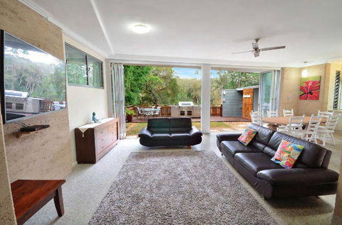 Crescent Head Spa Villa - Broome Tourism 23
