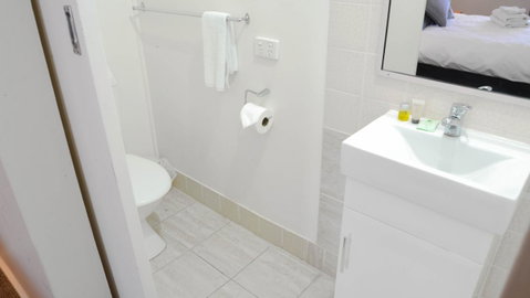 Almond Inn - Broome Tourism 19