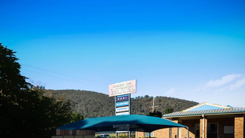 Almond Inn - Broome Tourism 24