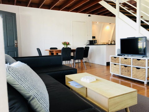 Little Blue Beach House - Broome Tourism 7