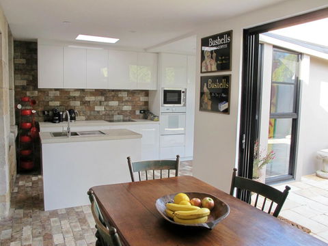 Apple Tree Cottage - Broome Tourism 4