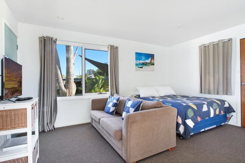 Huskisson Holiday Motel Cabins - Broome Tourism 0