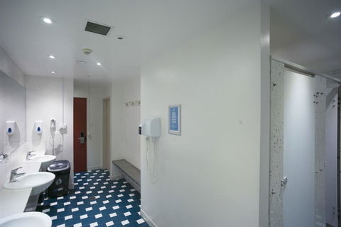 YHA Sydney Central - Broome Tourism 7