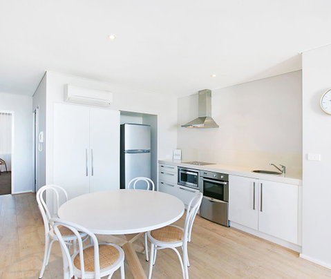 Oaks Nelson Bay Lure Suites - Broome Tourism 1