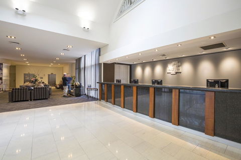 Holiday Inn Sydney Potts Point - Broome Tourism 1