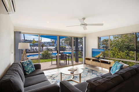 Sails Luxury Apartments Merimbula - Broome Tourism 14