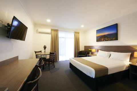 Adelong Motel - Broome Tourism 5