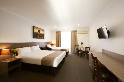 Adelong Motel - Broome Tourism 0