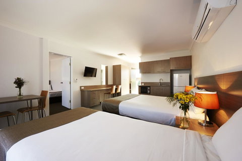 Adelong Motel - Broome Tourism 3