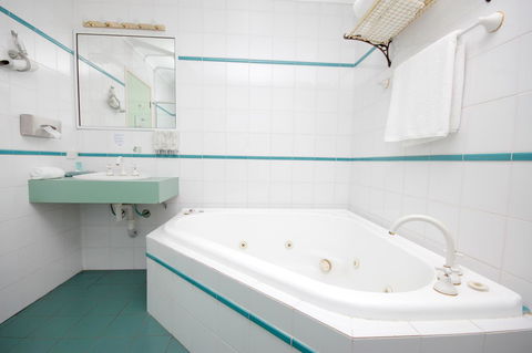 Sapphire Waters Motor Inn - Broome Tourism 7