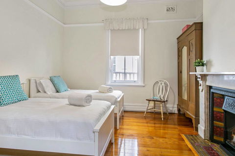Oversized 2 Bedroom Manly Beach House - Broome Tourism 5