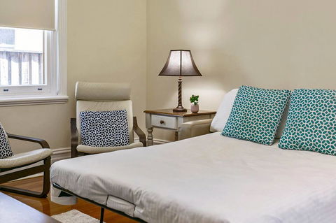 Oversized 2 Bedroom Manly Beach House - Broome Tourism 7
