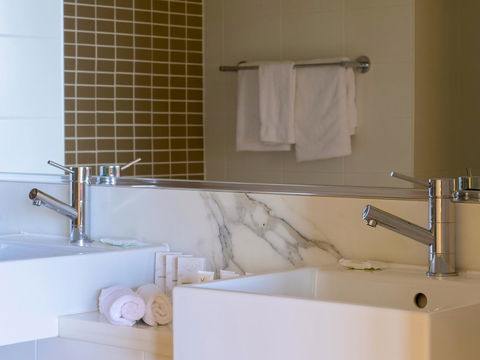 Sage Hotel Wollongong - Broome Tourism 1