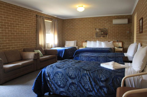 Grand Manor Motor Inn - Broome Tourism 1