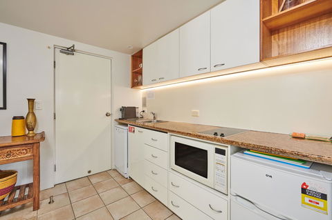 Julians Apartments - Broome Tourism 10