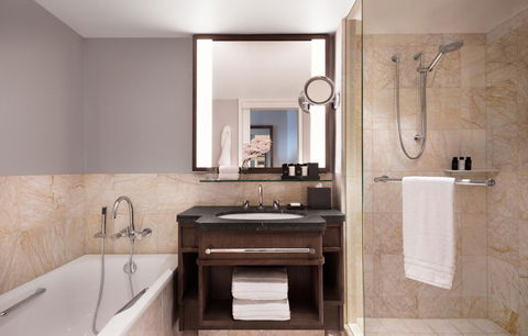 Four Seasons Hotel Sydney - Broome Tourism 5