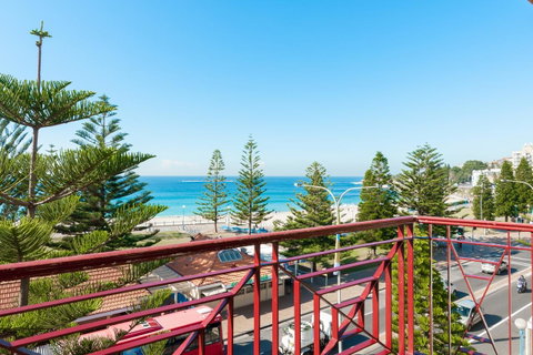 Mad Monkey Hostel Coogee Beach - Broome Tourism 7