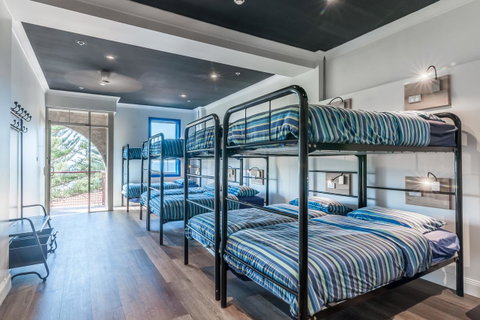 Mad Monkey Hostel Coogee Beach - Broome Tourism 12