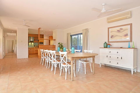 JE Guesthouse, Central To All The Hunter Valley Has To Offer - Broome Tourism 7