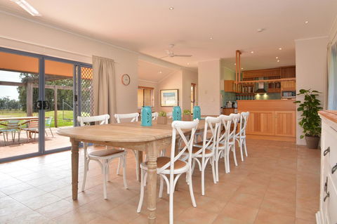 JE Guesthouse, Central To All The Hunter Valley Has To Offer - Broome Tourism 0
